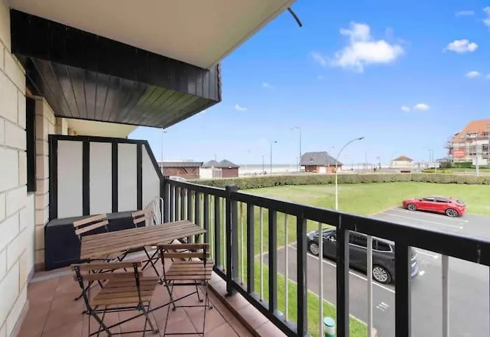 Un Cocon Au Bord De L'ocean Vue Partielle Sur